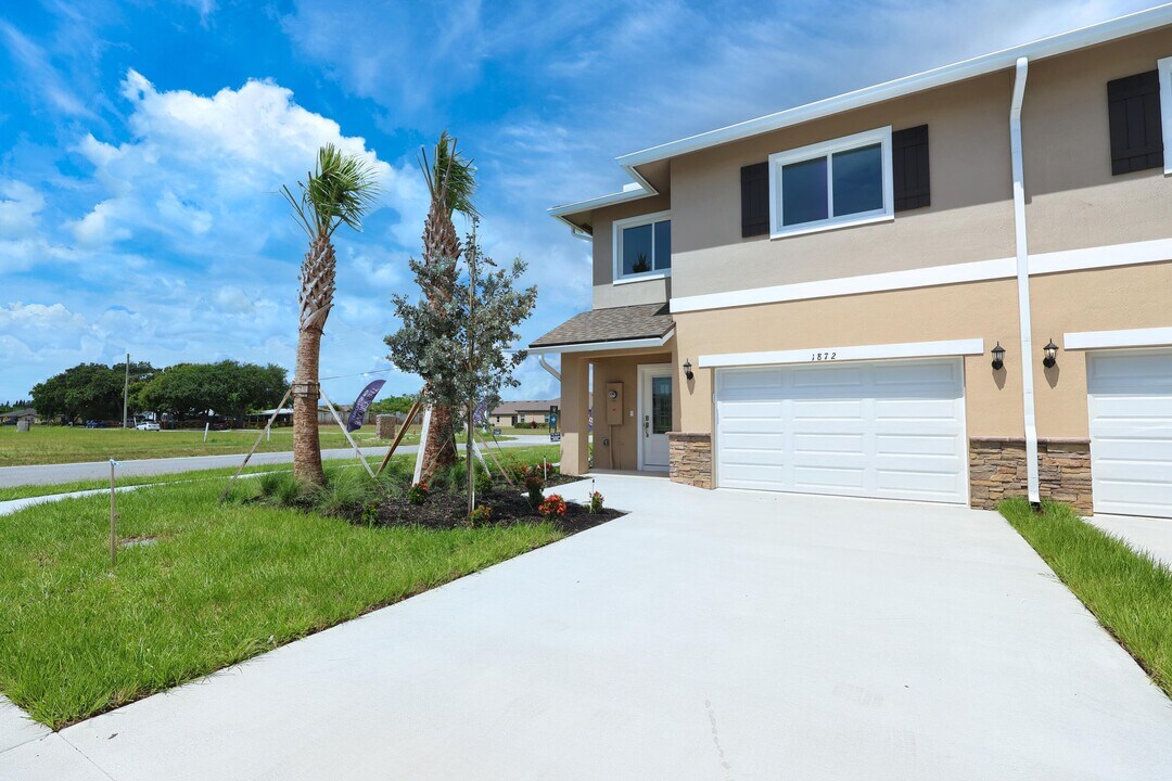 1872 Joyful Cir in Fort Pierce, FL - Building Photo