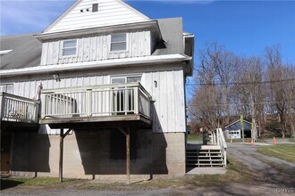 143 W Genesee St in Chittenango, NY - Building Photo - Building Photo