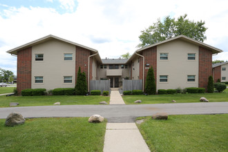 Oak Park Apartment Homes in Oak Creek, WI - Foto de edificio - Building Photo