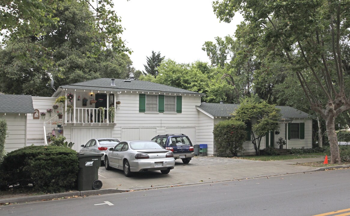 1353-1373 University Dr in Menlo Park, CA - Foto de edificio