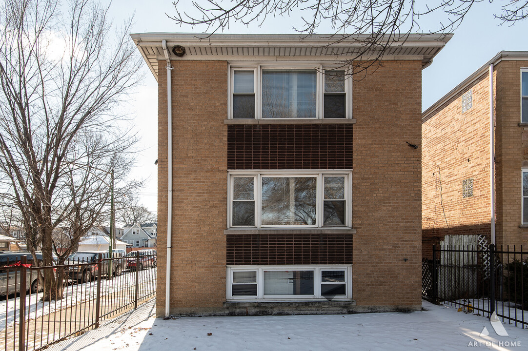 2750 N Linder Ave in Chicago, IL - Foto de edificio