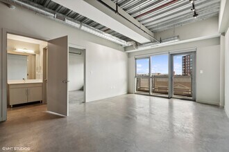 1243 N Milwaukee Ave, Unit 205 in Chicago, IL - Building Photo - Building Photo