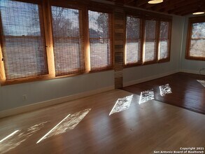 1120 W Woodlawn Ave-Unit -7 in San Antonio, TX - Building Photo - Building Photo