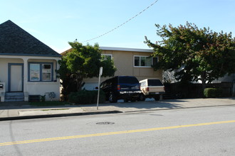 527 Baden Ave in South San Francisco, CA - Building Photo - Building Photo