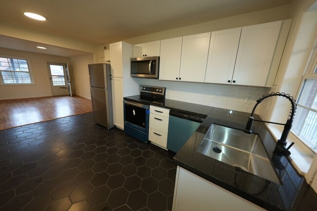 1640 W Northwest Blvd in Winston-Salem, NC - Building Photo - Building Photo