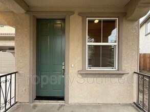17340 Ferndale St in Lathrop, CA - Foto de edificio - Building Photo
