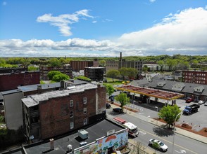 321-323 Main St in Holyoke, MA - Building Photo - Building Photo