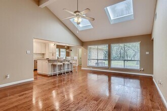 6811 Hitching Post Cir in Austin, TX - Building Photo - Building Photo