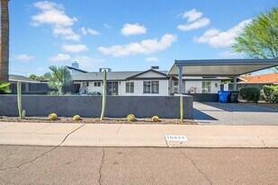 10624 N 38th St in Phoenix, AZ - Building Photo