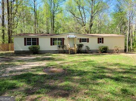 1368 Dee Kennedy Rd in Auburn, GA - Building Photo