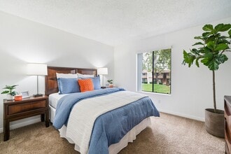 Alicia Village in Laguna Hills, CA - Foto de edificio - Building Photo