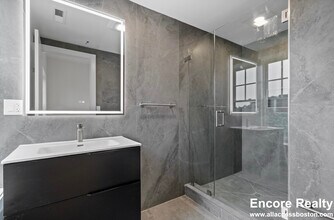 1580 Beacon St, Unit 3 in Brookline, MA - Building Photo - Building Photo