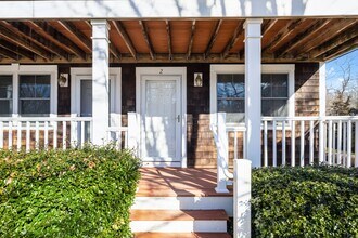 33 Starr Dr W, Unit 1 in Narragansett, RI - Building Photo - Building Photo