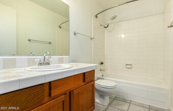 9443 S 44th St in Phoenix, AZ - Building Photo - Building Photo