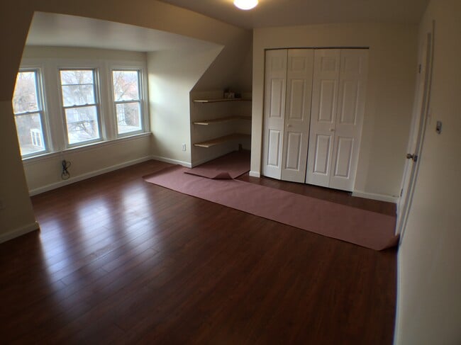 5647 Hampton St, Unit 3 in Pittsburgh, PA - Building Photo - Building Photo