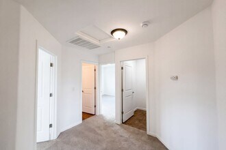 260 units in Sacramento, CA - Foto de edificio - Building Photo