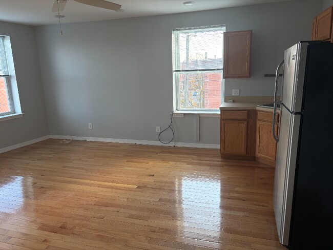 1410 E Moyamensing Ave in Philadelphia, PA - Building Photo - Building Photo