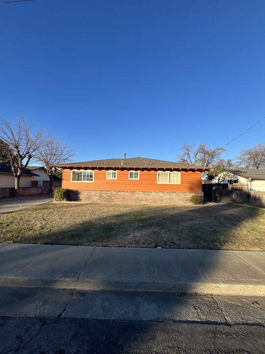 119 E Colusa St in Orland, CA - Building Photo