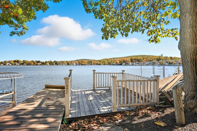 property at 121 W Wakefield Blvd