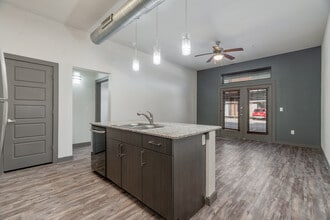 East End Lofts at the Railyard in Denton, TX - Foto de edificio - Building Photo