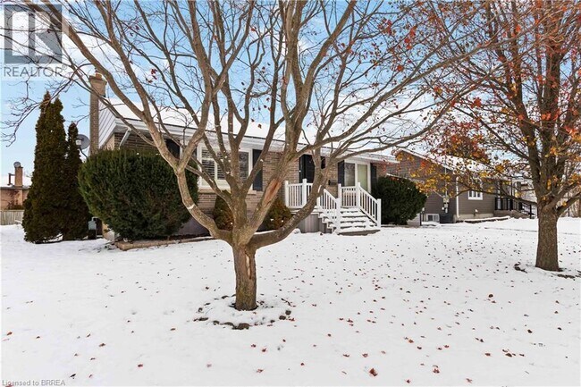 10 Albemarle St in Brantford, ON - Building Photo - Building Photo