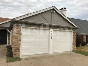 2510 Bentley Dr in Grand Prairie, TX - Building Photo - Building Photo