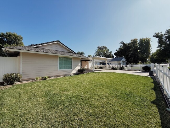 5932 Cahill Ave in Tarzana, CA - Building Photo - Building Photo