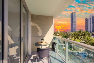 19370 Collins Ave in Sunny Isles Beach, FL - Foto de edificio - Building Photo