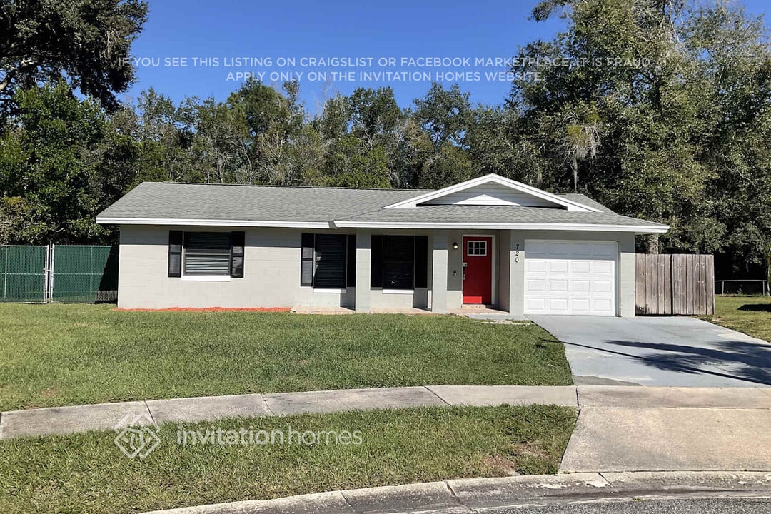 720 Benedict Way in Casselberry, FL - Foto de edificio