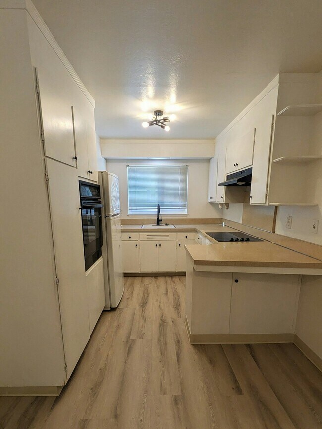 1726 Sequoia Ave in Burlingame, CA - Building Photo - Building Photo