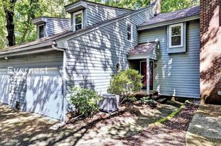 17 Autumn E in Williamsburg, VA - Building Photo