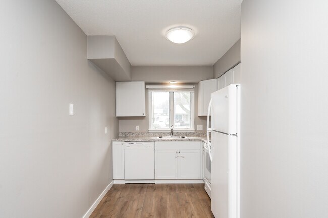 3013 67th St in Urbandale, IA - Building Photo - Building Photo