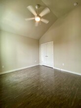330 Clay in San Antonio, TX - Building Photo - Building Photo
