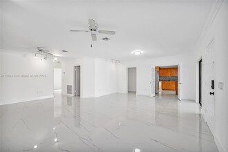 230 Cranwood Dr in Key Biscayne, FL - Building Photo - Building Photo