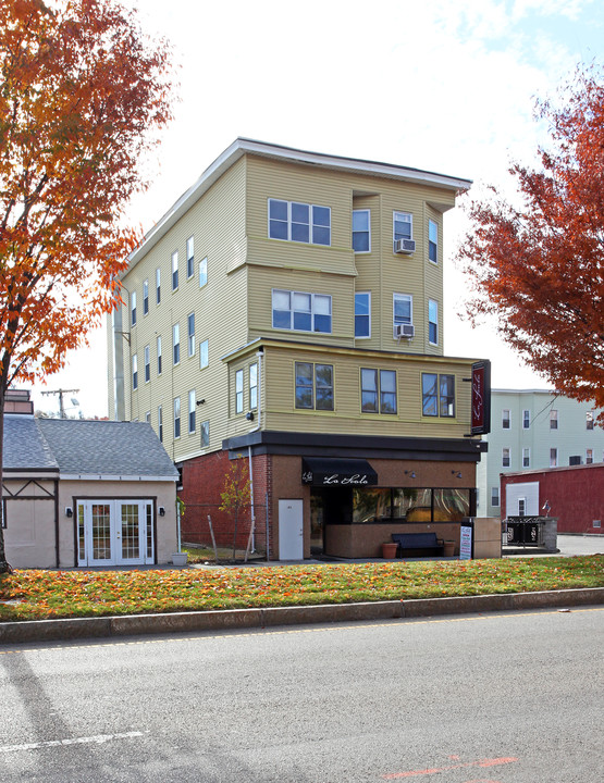 183 Shrewsbury St in Worcester, MA - Building Photo