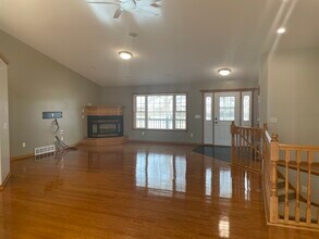 24545 360th St in Albany, MN - Foto de edificio - Building Photo