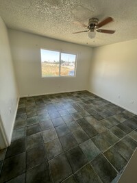 13243 Davenport St, Unit 4 in North Edwards, CA - Foto de edificio - Building Photo