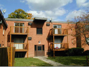 Vendome Courtyard in Cincinnati, OH - Building Photo - Building Photo