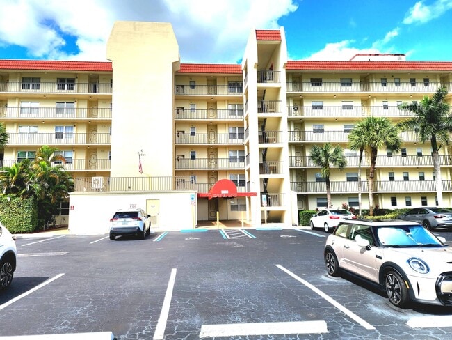 3959 Via Poinciana in Greenacres, FL - Building Photo - Building Photo