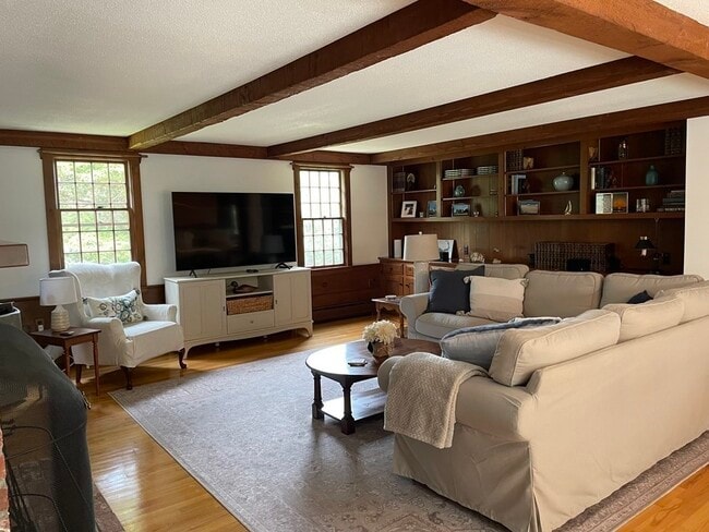 12 Seavers Rd in Orleans, MA - Building Photo - Building Photo