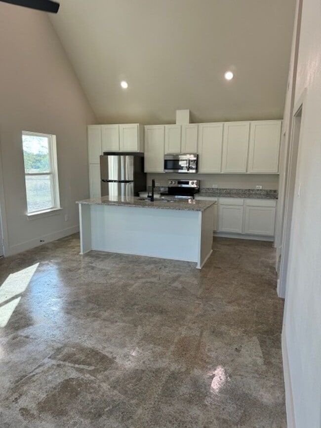 166 Big Horn Dr in Bridgeport, TX - Foto de edificio - Building Photo