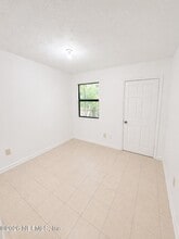 7104 Ken Knight Dr W in Jacksonville, FL - Building Photo - Building Photo