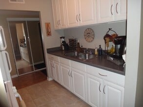 2A Kingery Quarter in Willowbrook, IL - Building Photo - Building Photo