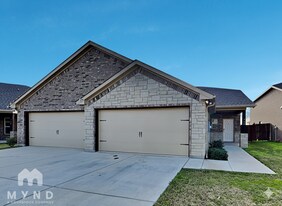 740 Rolling Terrace Cir in Granbury, TX - Building Photo