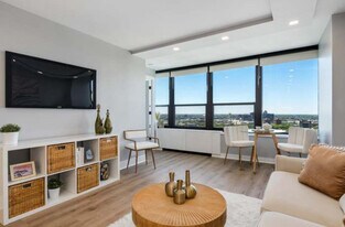 1560 N Sandburg Ter, Unit 2907J in Chicago, IL - Building Photo
