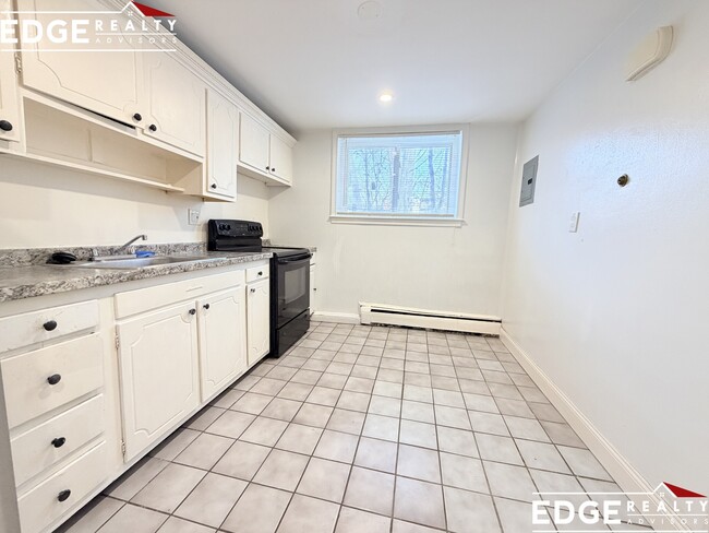 8 Bryon Rd, Unit 1 in Boston College, MA - Building Photo - Building Photo