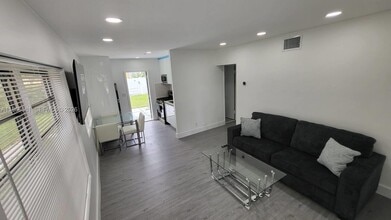 821 NE 6th St in Hallandale Beach, FL - Building Photo - Building Photo