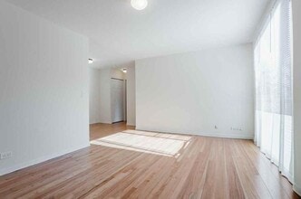 424 W Oakdale Ave in Chicago, IL - Building Photo - Building Photo