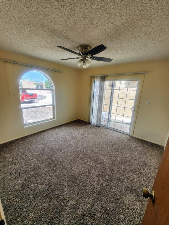 1041 N Mesa Dr in Mesa, AZ - Building Photo