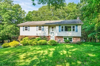 128 Cedar Cliff Rd in Monroe, NY - Building Photo - Building Photo